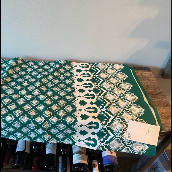 NWT H&M Table Runner - Picture 4 of 5